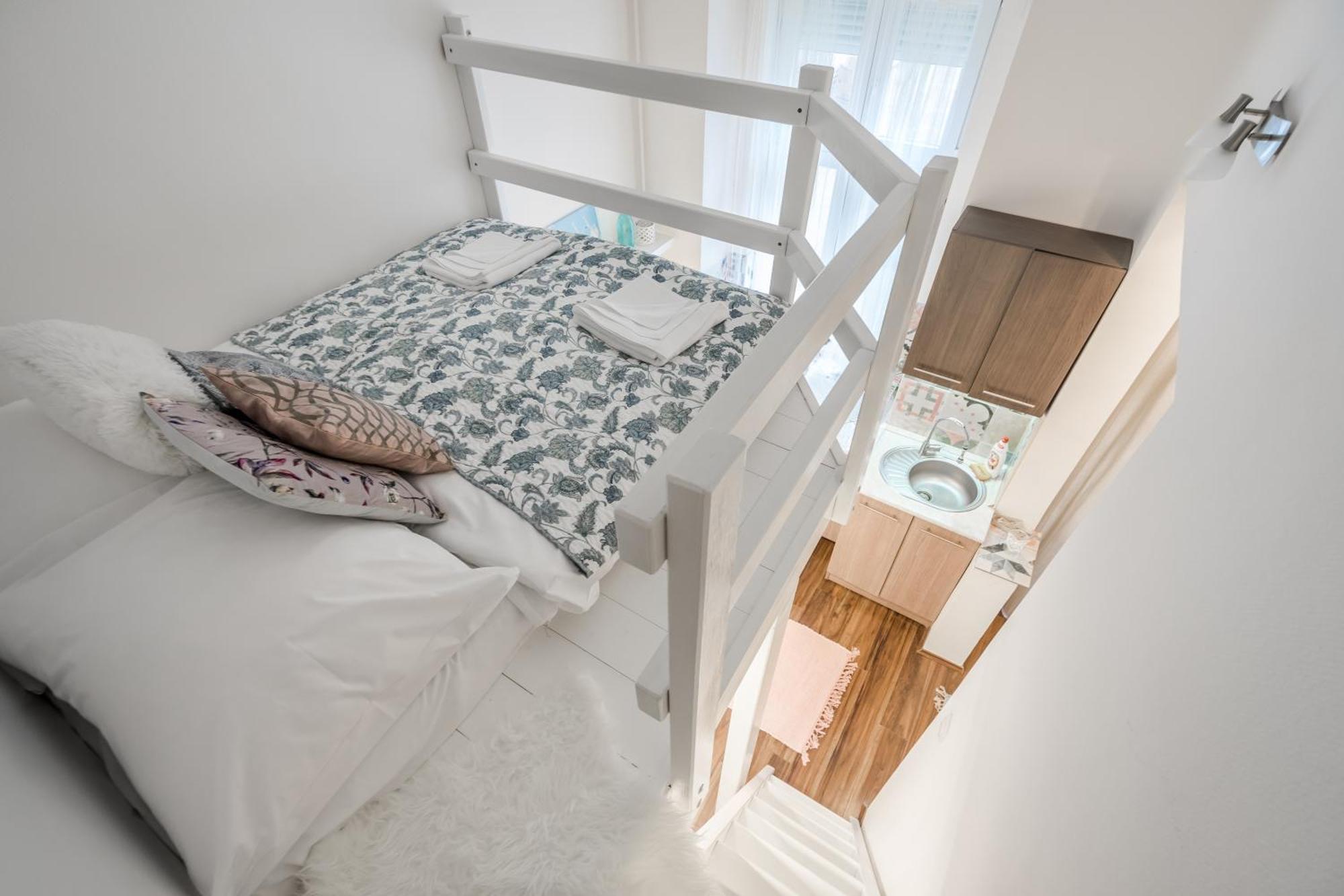 Bpr Stylish Mosaic Home With Terrace บูดาเปสต์ ภายนอก รูปภาพ