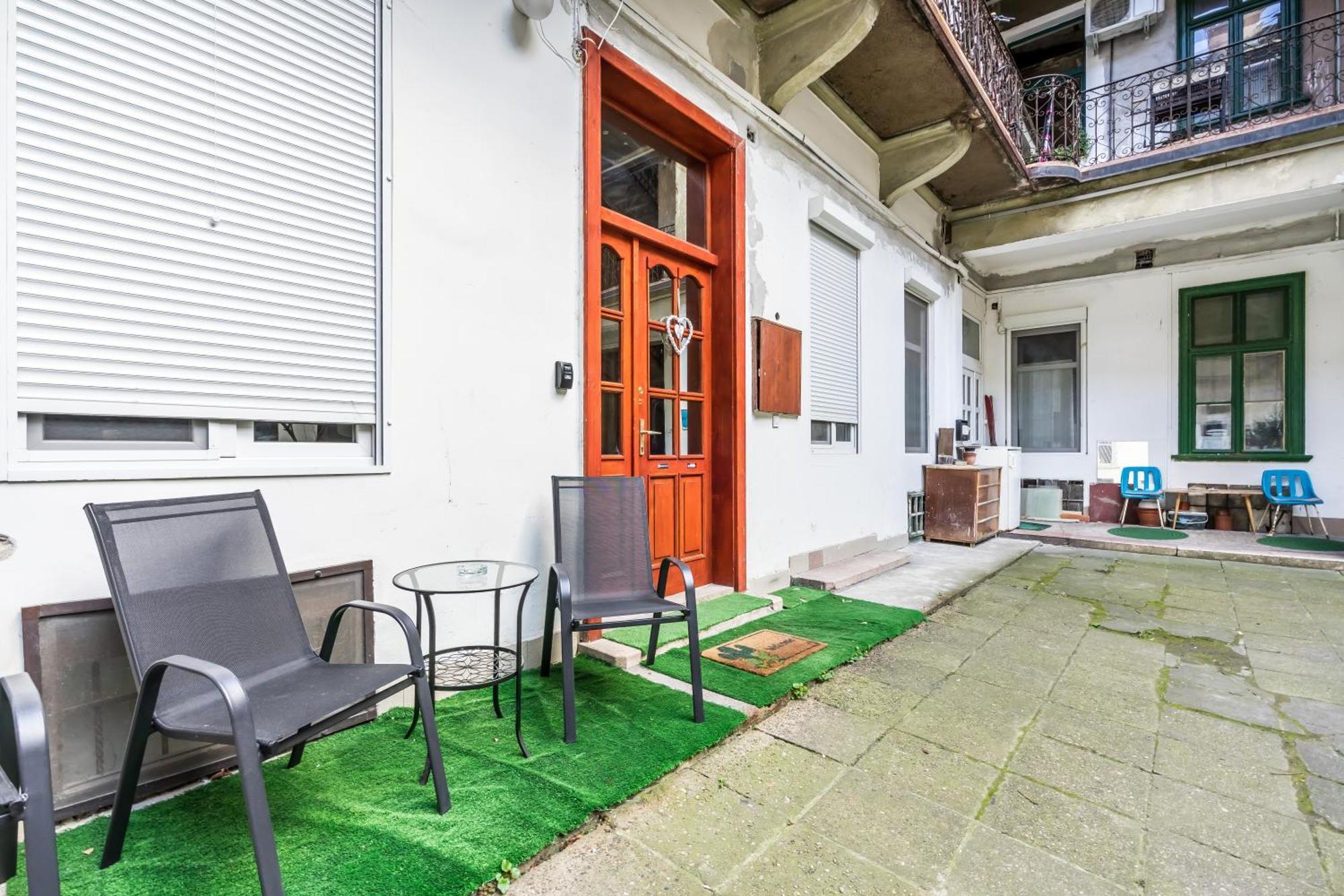 Bpr Stylish Mosaic Home With Terrace บูดาเปสต์ ภายนอก รูปภาพ